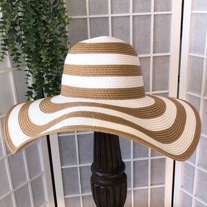NEW SURF GEAR Straw Wide Brim Summer Floppy Sun Hat IN Tan & White Stripes, NWOT